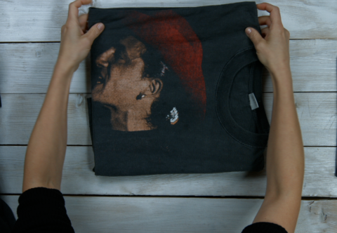 Zlepšovák: Jak složit tričko za 5 sekund