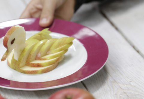 Jak dostat vitaminy do dětí: Jablečná labuť