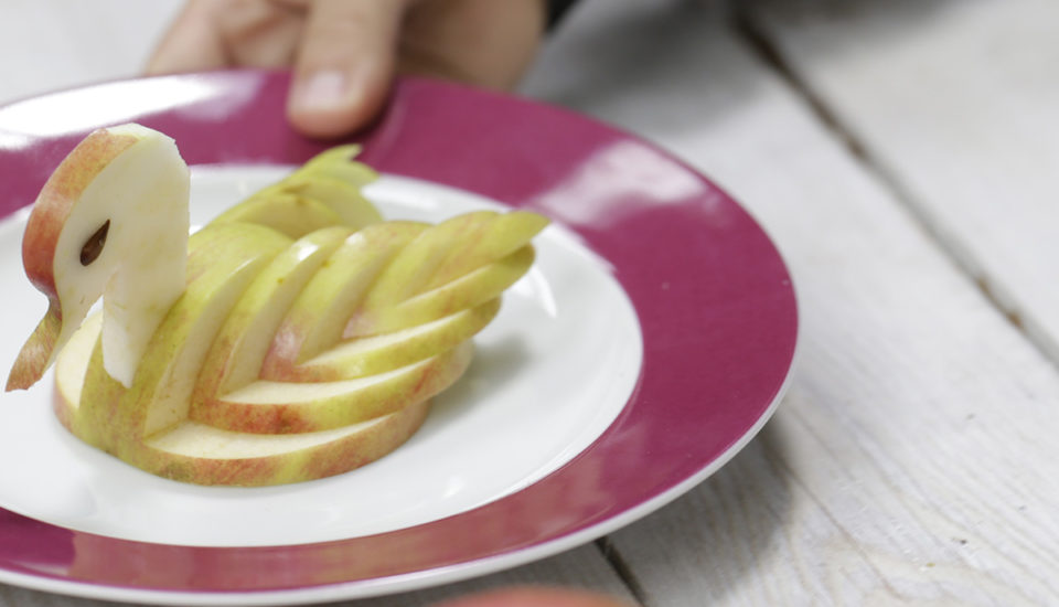 Jak dostat vitaminy do dětí: Jablečná labuť
