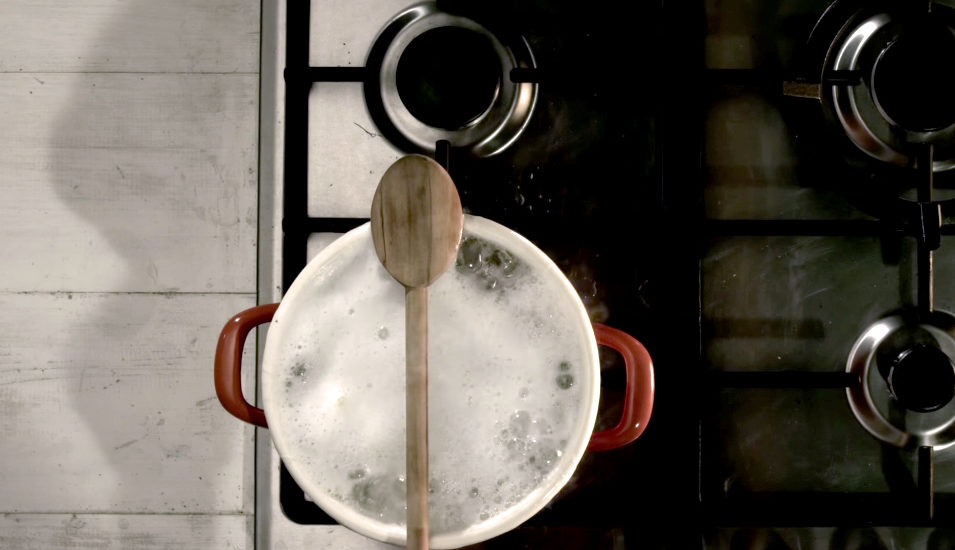 Zlepšovák: Jak vařit těstoviny, aby hrnec nepřetekl