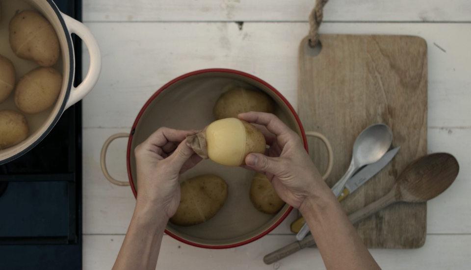 Zlepšovák: Jak nejrychleji oloupat brambory