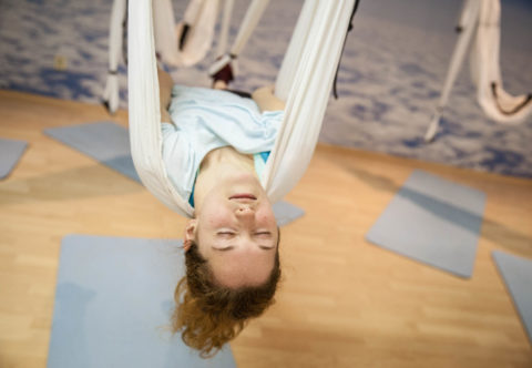 Seznamte se s jógou, která popírá gravitaci