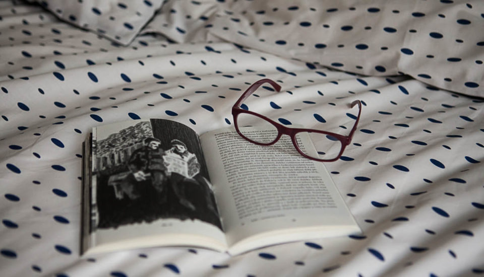 Jak si číst v posteli a nezkazit si oči