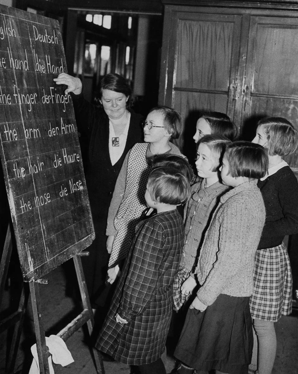 9th January 1939: Czech refugees from the Sudetenland having an english lesson in the Welsh town of Barry. (Photo by Maeers/Fox Photos/Getty Images)