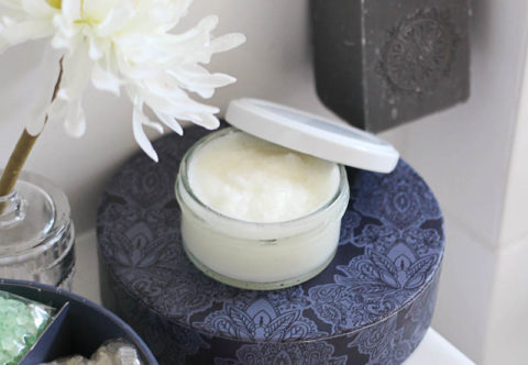 Domácí skořicová zubní pasta