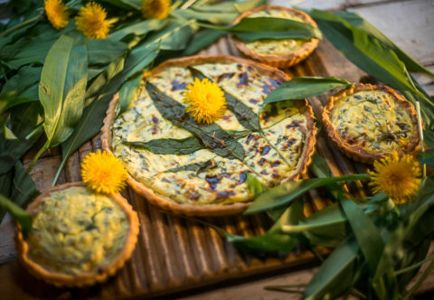 Jarní quiche s kopřivou a medvědím česnekem