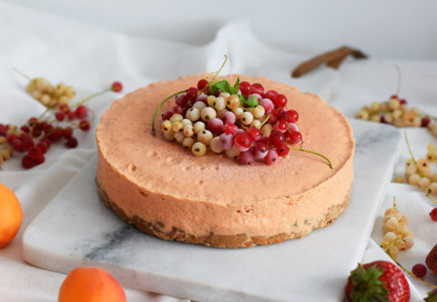 Raw ovocný dort s mandlovým korpusem