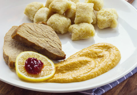 Menu z filmů: vídeňské noky jako z Pelíšků (a k nim pečeně na smetaně)