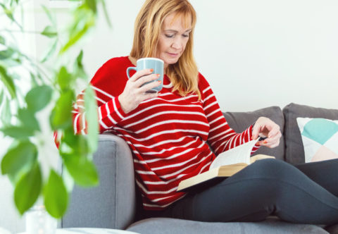 Proužkovaná móda: oblékli jsme modelku 50+