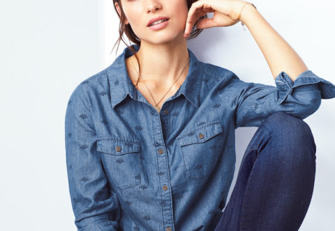 Jedna denimová košile 4× jinak