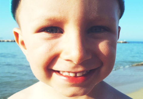 Kempování s prckem na krku