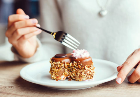 Jak se v dospělosti srovnat s tím, že jste v děství slýchala „Nejez to, budeš tlustá“