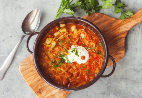 Kysané zelí zažene hlad i chlad. Co z něj uvařit?