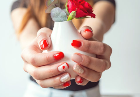 Inspirace: romantická manikúra se srdíčky