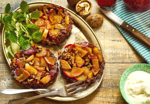 Voňavé podzimní mlsání: ořechovo-kokosové koláčky s ovocem