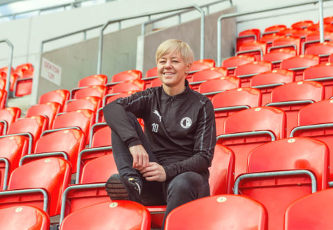 Žena a fotbal? Už je to lepší, už se nemusím vydávat za kluka
