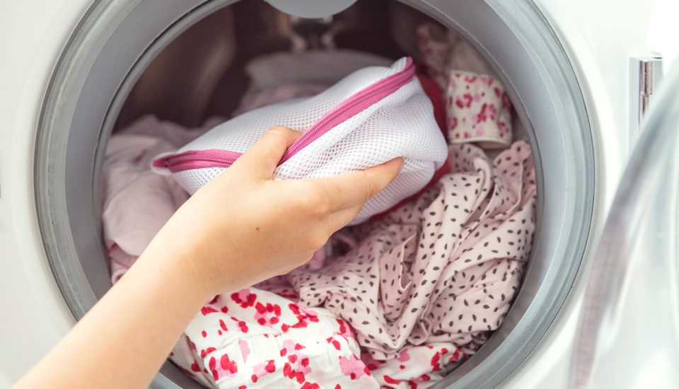 Jak na praní jemného prádla? 5 triků, které jste možná neznali
