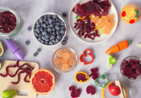 Děti milují domácí želatinové medvídky! Recept na zdravé bonbony