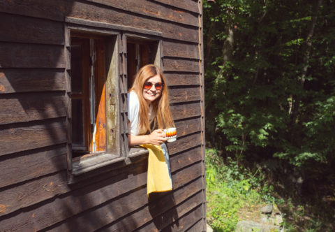 Proč rádi utíkáme na samotu u lesa, kde není ani elektřina a voda