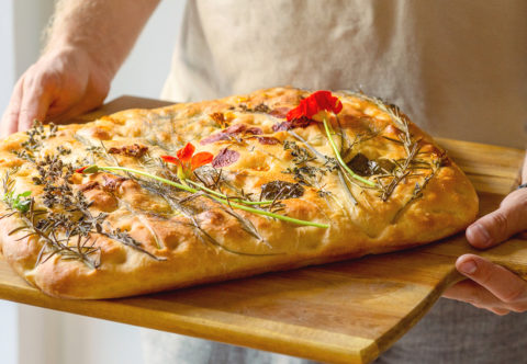 Rozkvetlá focaccia ‒ jídlo, které byste snědli pohledem