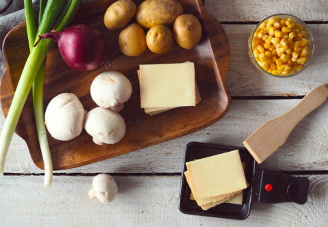 Raclette ‒ sýrové grilování přímo doma na stole