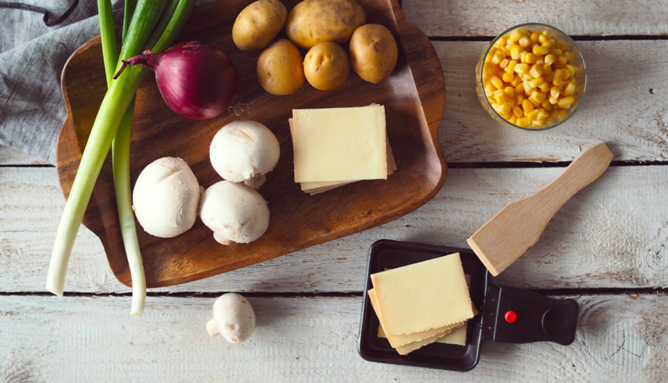 Raclette ‒ sýrové grilování přímo doma na stole