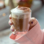 Bulletproof coffee trochu jinak: se skořicí, vanilkou a mandlemi