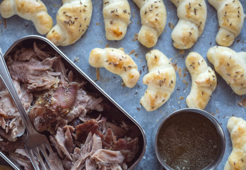 Šťavnatá krůta a máslové rohlíčky k výpeku: nejjednodušší recept