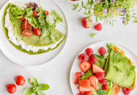 Zelené palačinky ze špenátového těsta: naslano i jako palačinkový dort