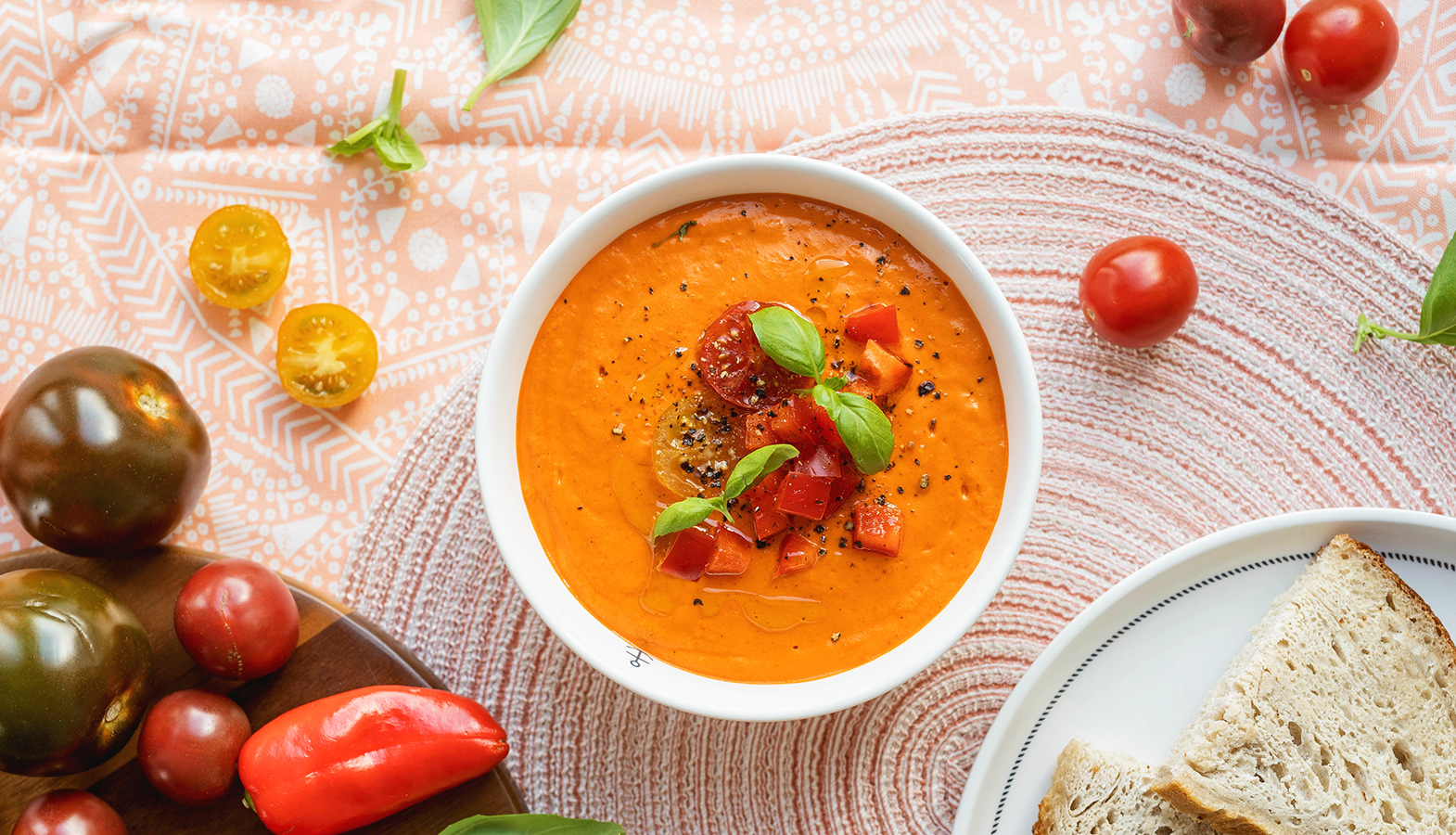 سوپ های سرد یکی از محبوب ترین سوپ های تابستانی