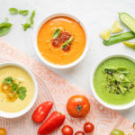 Studené polévky jsou letní hit! Tři vyladěné recepty a univerzální návod