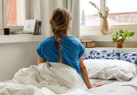 Nemůžete usnout? Zkuste 6 cviků na zklidnění těla i mysli