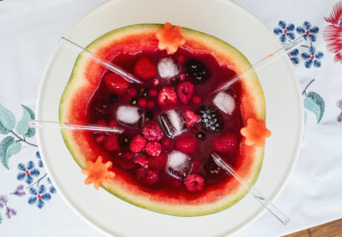 Efektní drink na léto: Sangria servírovaná v melounu!