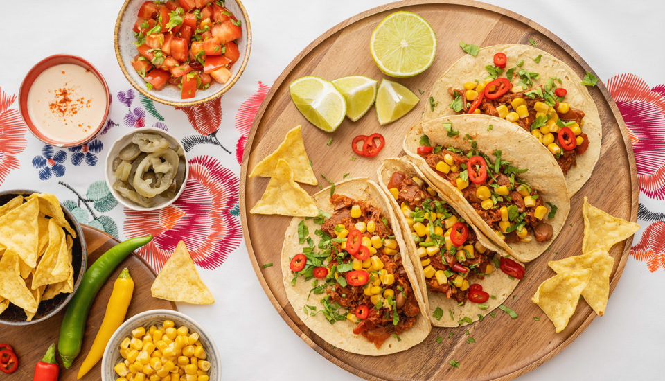 Recept na domácí tacos včetně návodu na přípravu kukuřičných placek