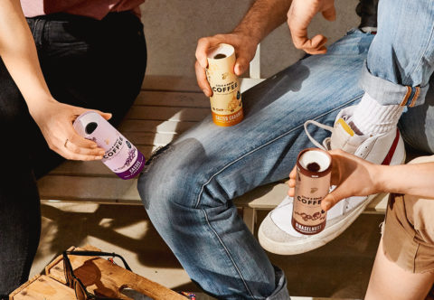 Ledové kávové nápoje a krémové tiramisu. Tři recepty, do kterých využijete kávu cold brew