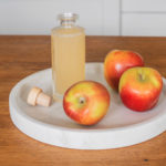 Vyrobte si jablečný ocet. Využijete ho při vaření, úklidu i péči o vlasy