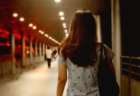 Bojíte se venku za tmy? Lektor sebeobrany radí, jak setřást agresora a nebýt snadným cílem