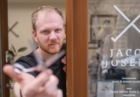 Rozhovor s kadeřníkem (nejen) o nejčastějších mýtech kolem vlasů