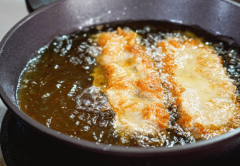 Aby po smažení kapra nezbyly jen ucpané trubky, likvidujeme olej ekologicky. Je to snadné!