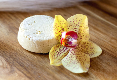 Vyrábím si vlastní tuhý šampon. Vydrží dlouho a je skvělý na cesty