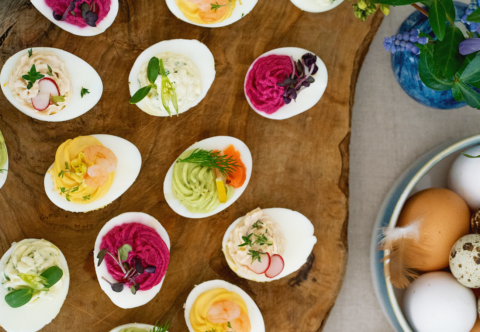 5 receptů na plněná vejce. Náš tip na chuťovky, které děláváme nejen po Velikonocích