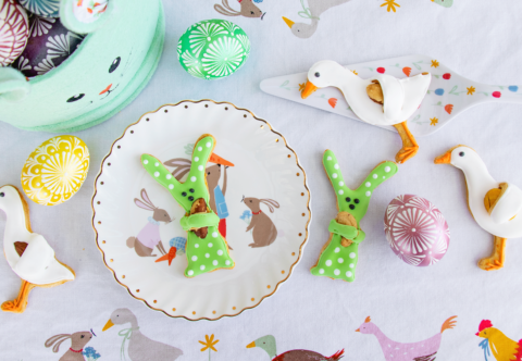 Letos pro koledníky upeču mrkvové sušenky a ozdobím je královskou glazurou. Jak na to?