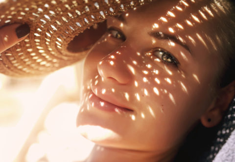 Jen co vyleze sluníčko, trápí mě pigmentové skvrny. Jak se s nimi vypořádávám?