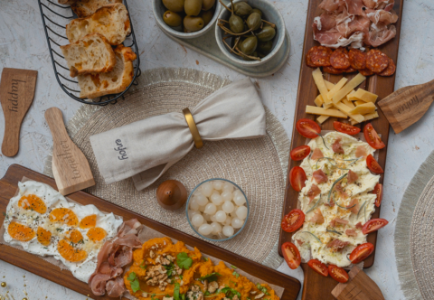 Pomazánky netradičně: Nemažu je na pečivo, ale servíruji nazdobené na prkénku!