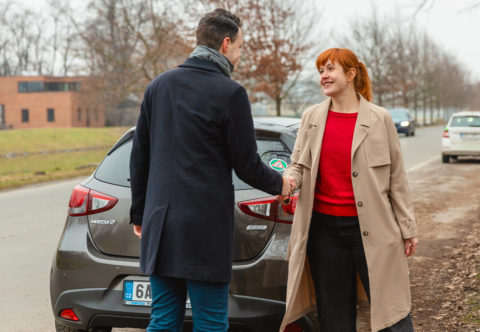 Máte řidičák, ale bojíte se vyrazit do ostrého provozu? Žádnou paniku – vyjezdit se můžete i v klidu