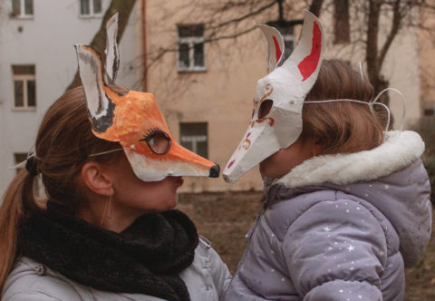 Jak jsme si s dcerou vyrobily masopustní masky z papírmaše