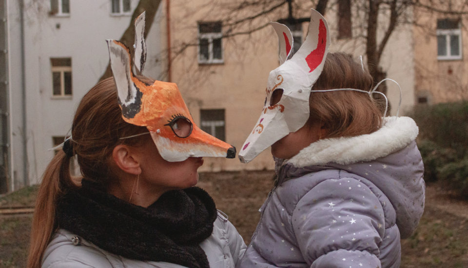 Jak jsme si s dcerou vyrobily masopustní masky z papírmaše