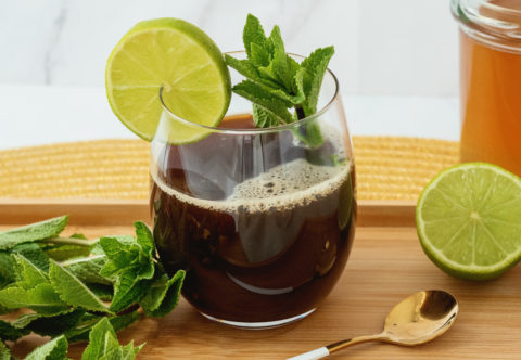 Můj recept na domácí mátový sirup a kávové mojito, do kterého ho můžete využít