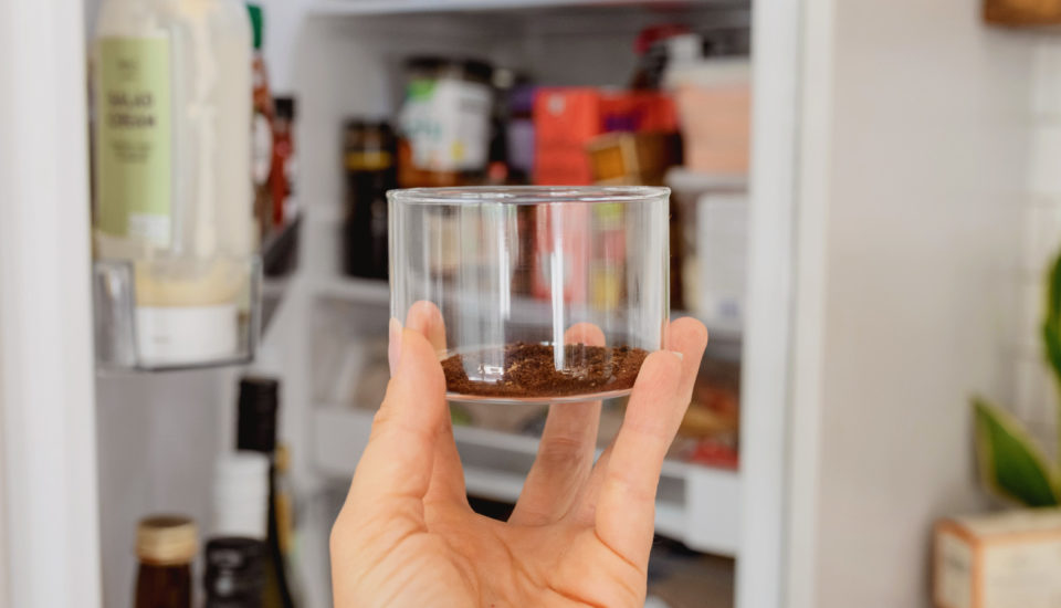 5 vyzkoušených tipů, jak využít kávový lógr při úklidu domácnosti
