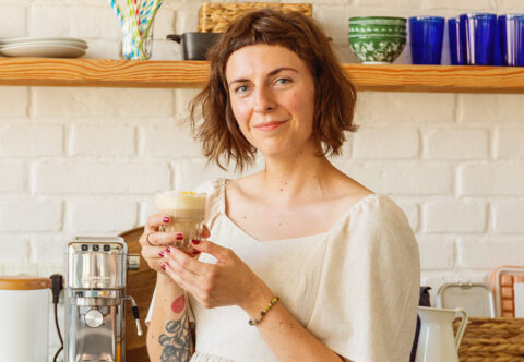 Pomerančové cortado: Připravte si flat white Španělů s pár kapkami slunce